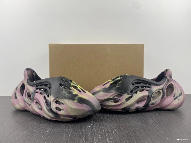 IG9562 Yeezy Foam MX Adidas Carbon RNR 0815